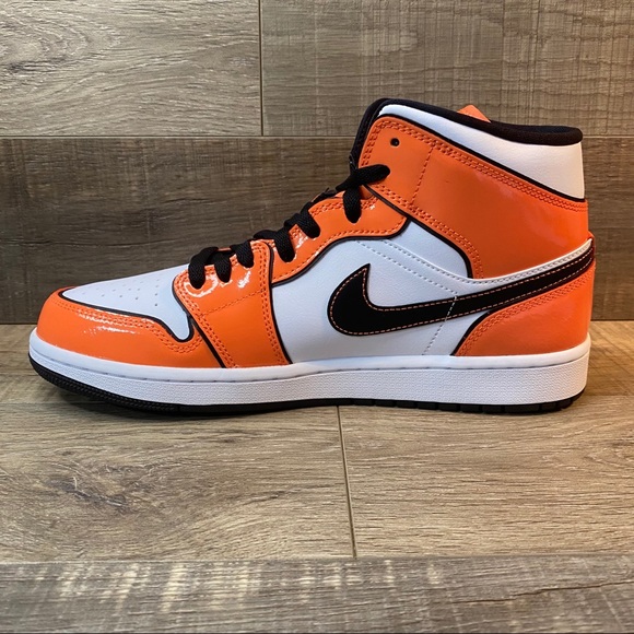 Jordan 1 Mid SE ‘Turf Orange’ - Picture 2 of 6
